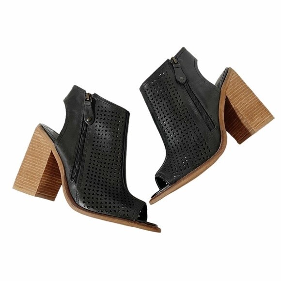 KDB Kelsi Dagger Bootie Mason Black Leather Perforated Block-Heel Sandal Size 7 - Picture 4 of 14